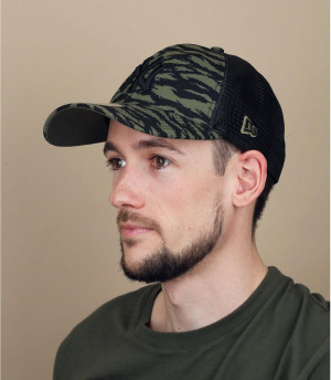 Trucker Cap NY grün Streifen Trucker Tiger Print NY olive